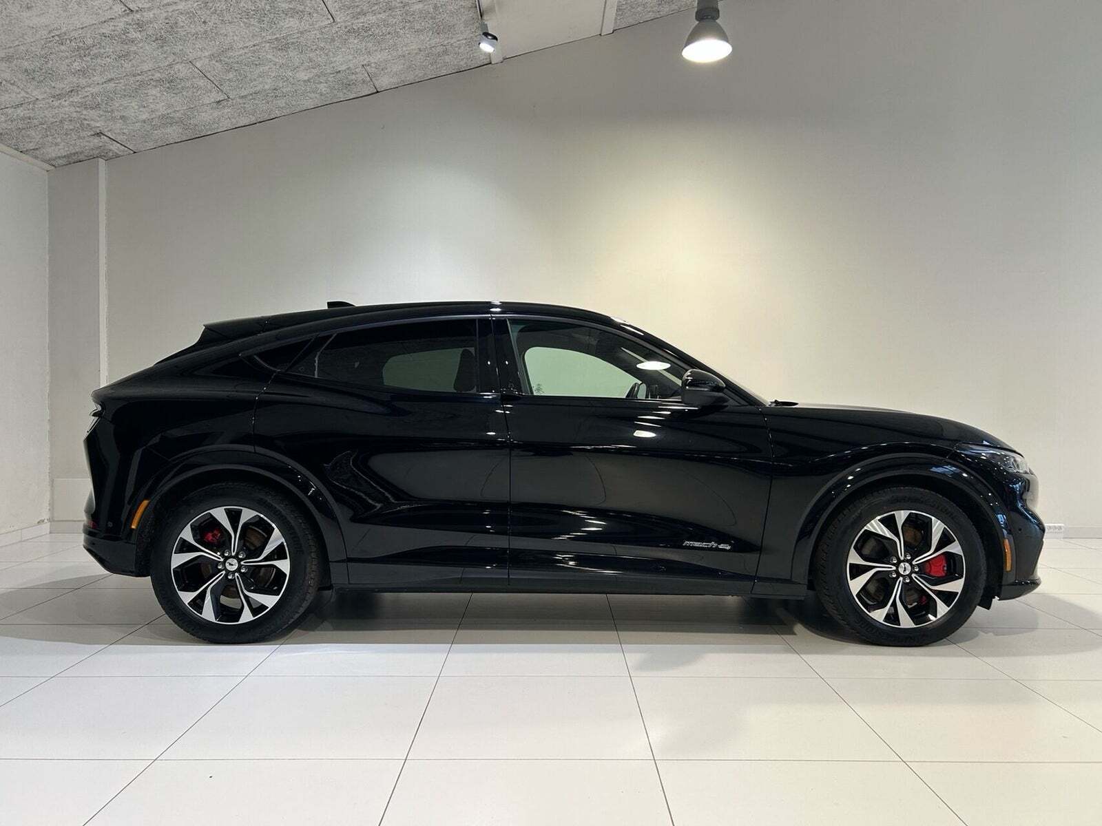 Ford Mustang Mach-E 70 Premium Standard Range AWD