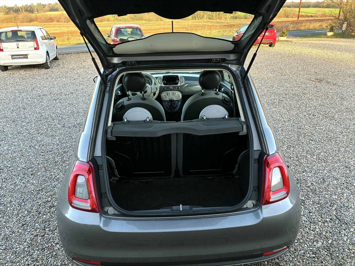 Grå Fiat 500 fra 2016