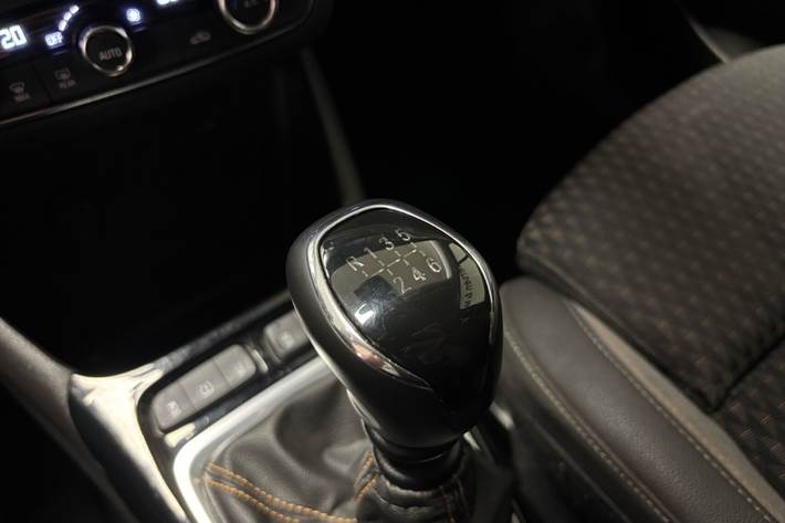 Grå Opel Crossland X fra 2018