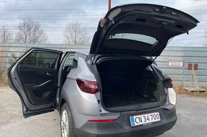 Grå Opel Grandland X fra 2019