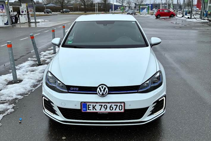 Hvid VW Golf VII fra 2020