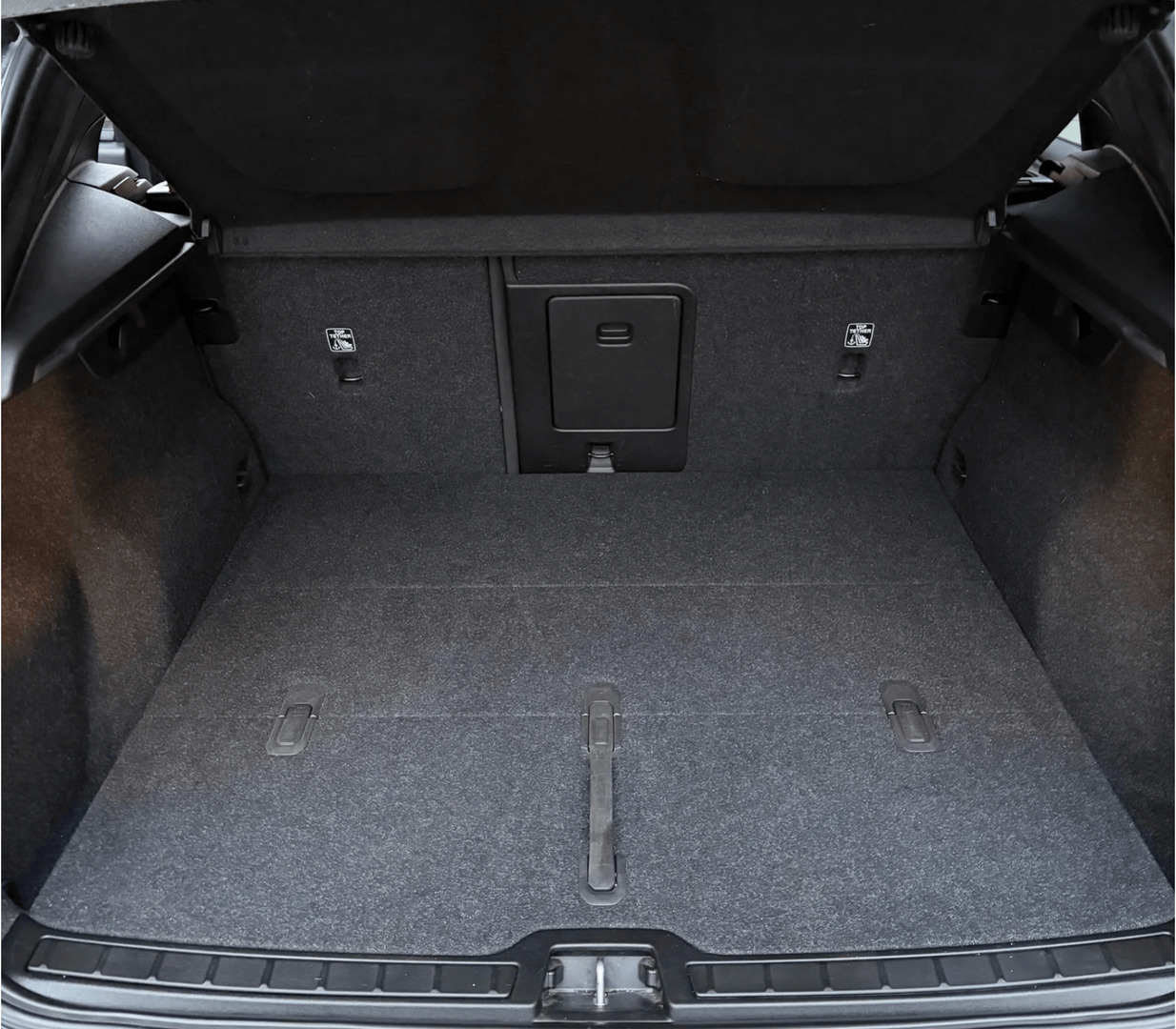 Blå Volvo XC40 fra 2022