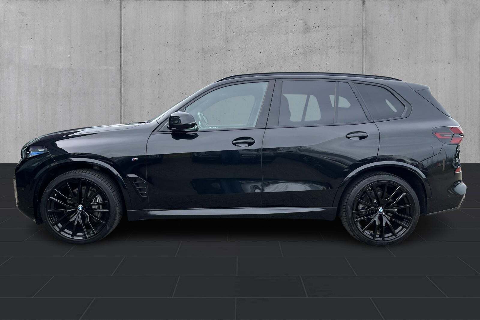 Sort BMW X5 fra 2024