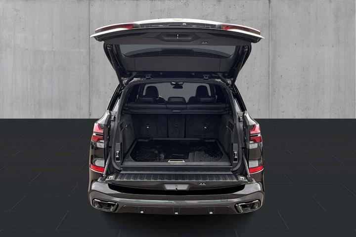 Sort BMW X5 fra 2024
