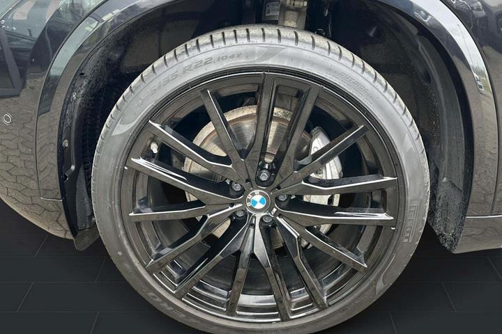 Sort BMW X5 fra 2024