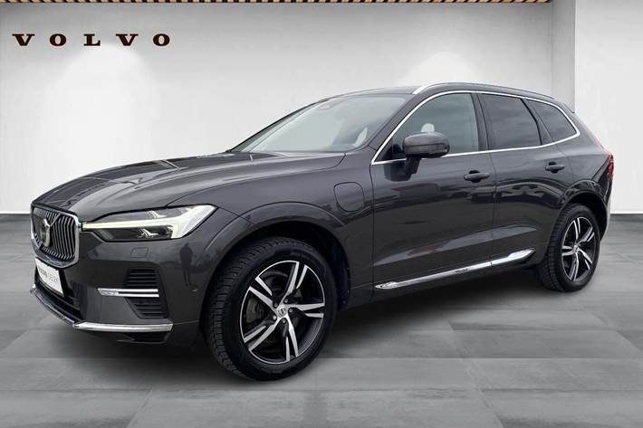 Grå Volvo XC60 fra 2022