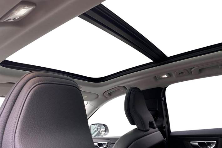 Grå Volvo XC60 fra 2022