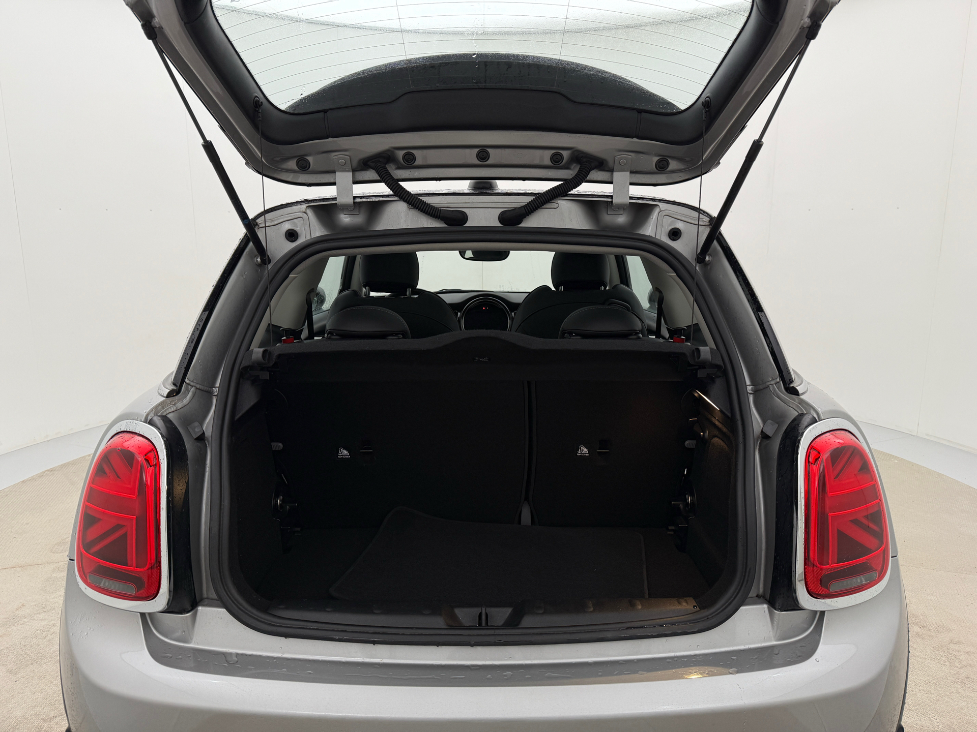 Sølv Mini Cooper fra 2023