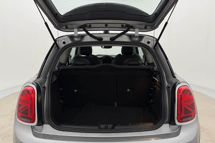 Sølv Mini Cooper fra 2023