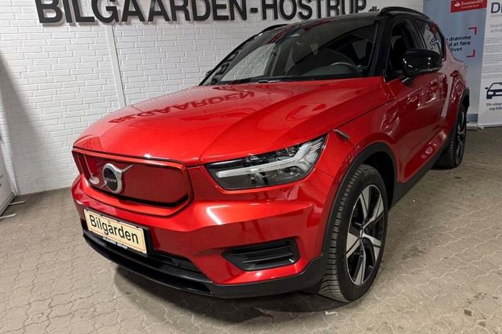 Rød Volvo XC40 fra 2022