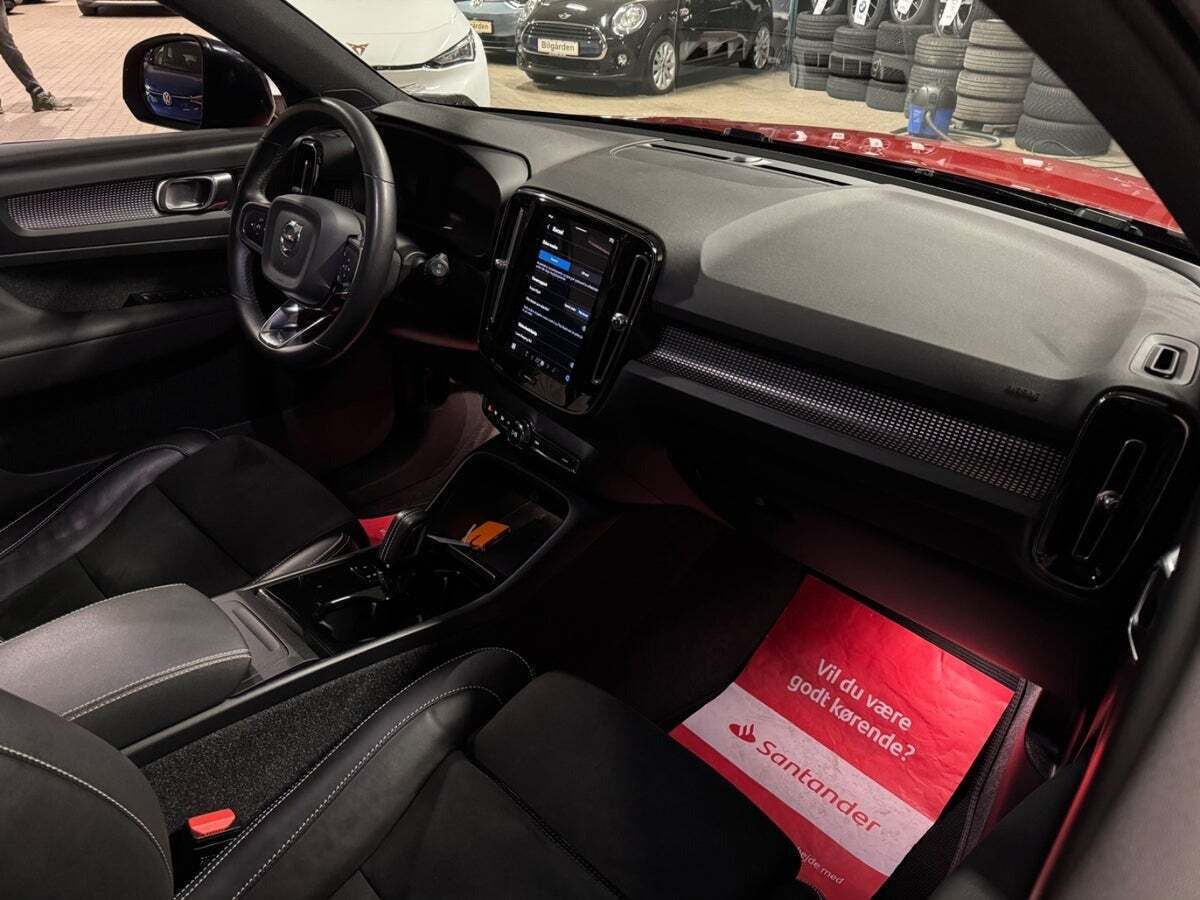 Rød Volvo XC40 fra 2022