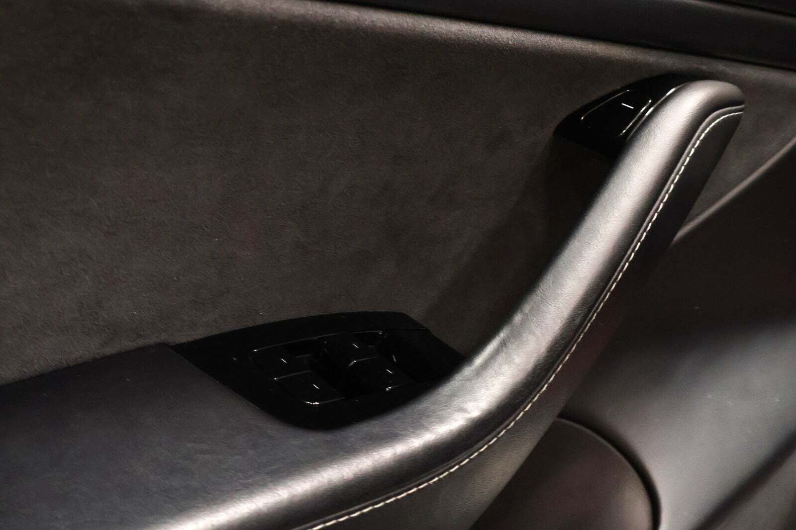 Sort Tesla Model 3 fra 2020