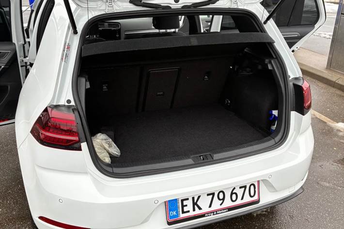 Hvid VW Golf VII fra 2020