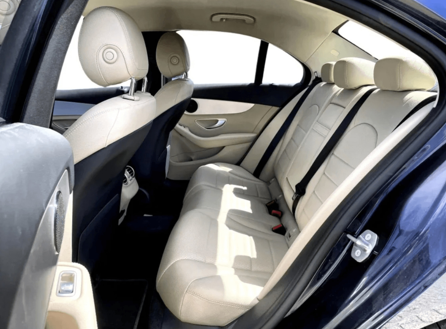 Blå Mercedes C200 fra 2019