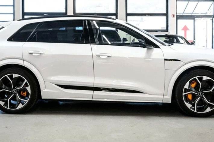 Hvid Audi e-tron S fra 2021