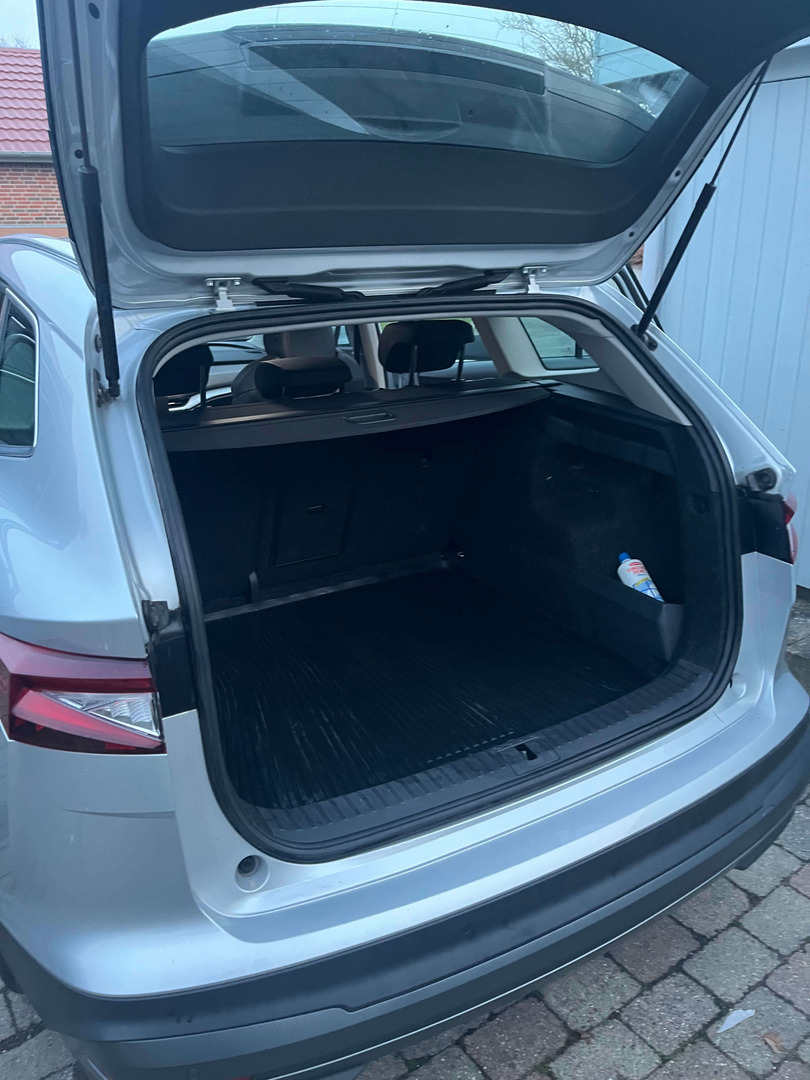 Grå Skoda Enyaq fra 2021