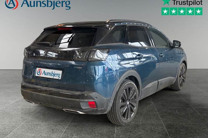 Blå Peugeot 3008 fra 2021