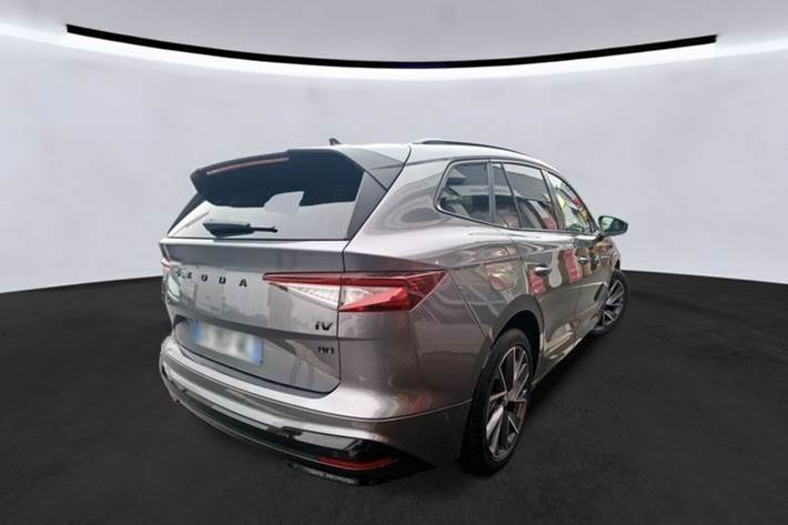 Grå Skoda Enyaq fra 2023