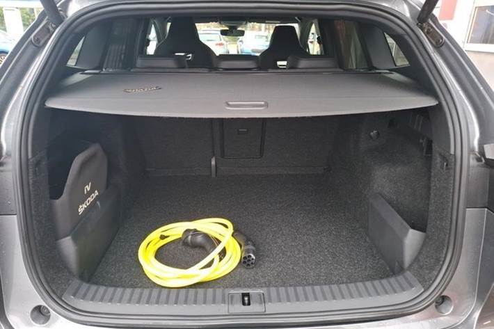 Grå Skoda Enyaq fra 2023