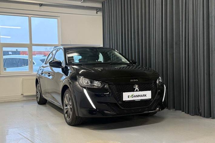 Sort Peugeot e-208 fra 2023
