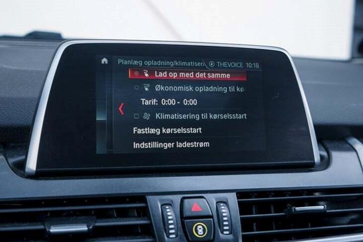 Blå BMW 225xe fra 2019
