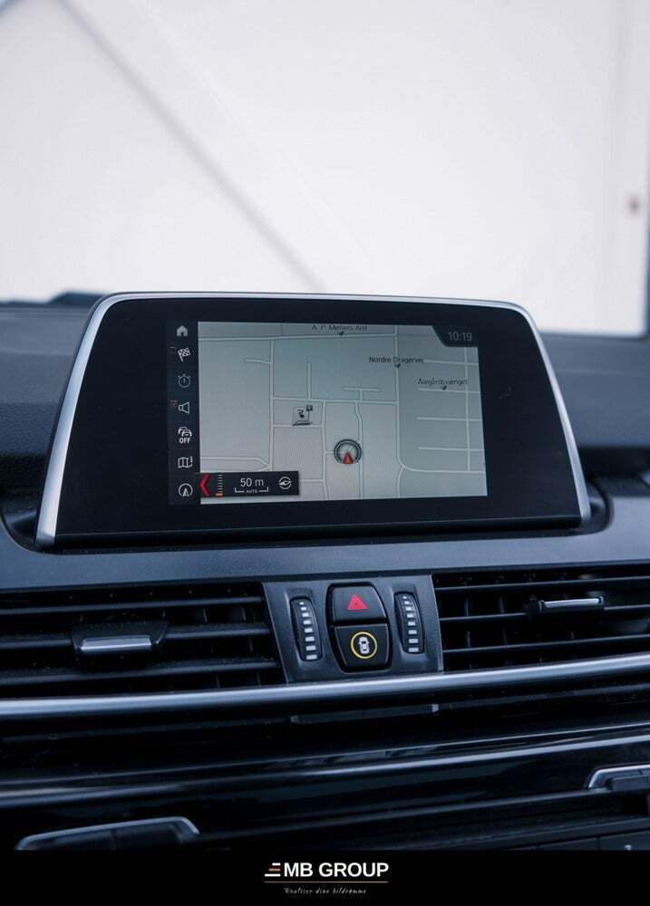 Blå BMW 225xe fra 2019