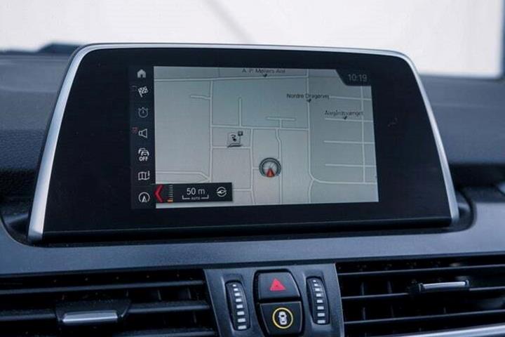 Blå BMW 225xe fra 2019