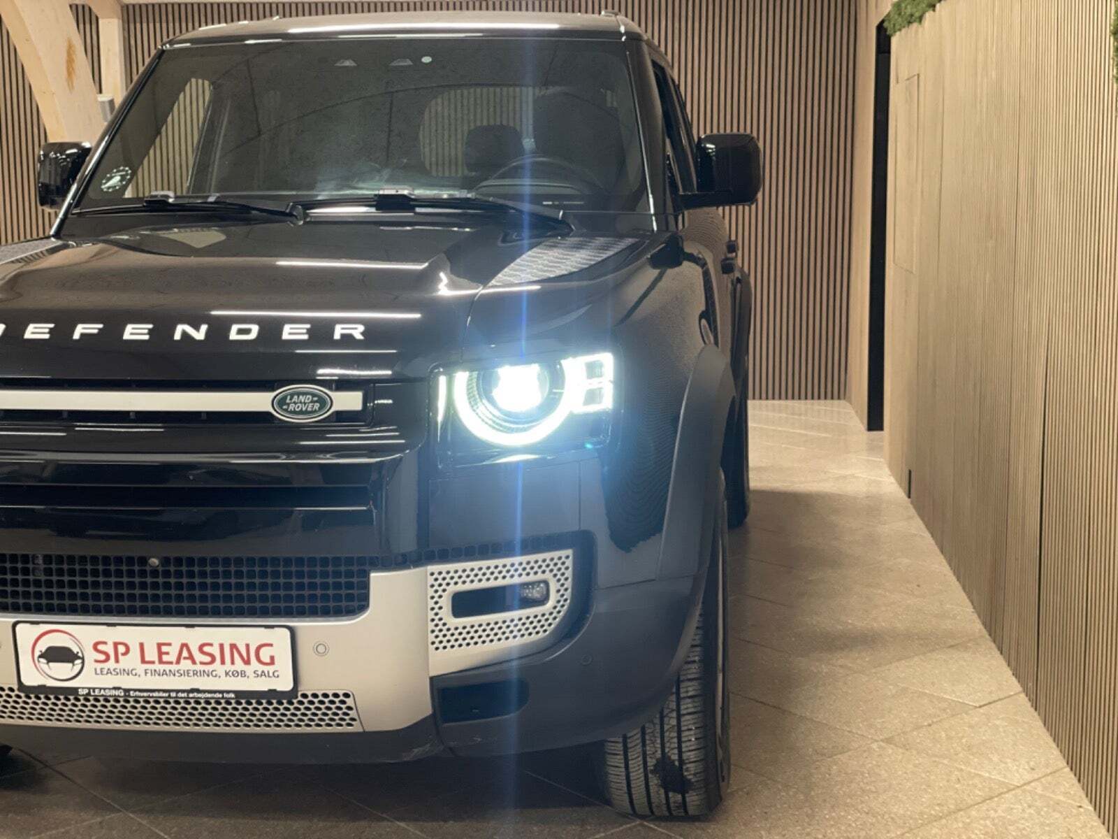 Land Rover Defender 110 3,0 D250 Hard Top HSE aut. Van