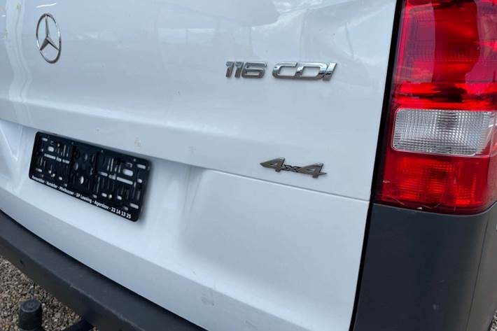 Hvid Mercedes Vito 116 fra 2020