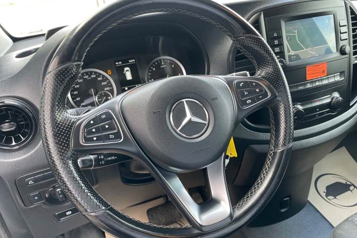 Sort Mercedes Vito 116 fra 2021