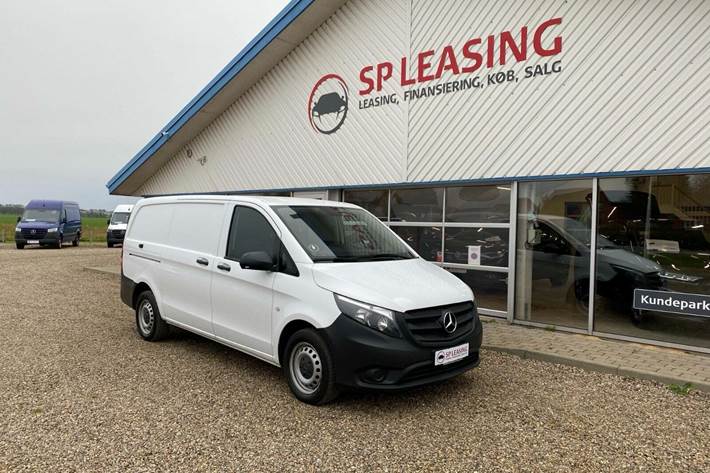 Hvid Mercedes Vito 116 fra 2022