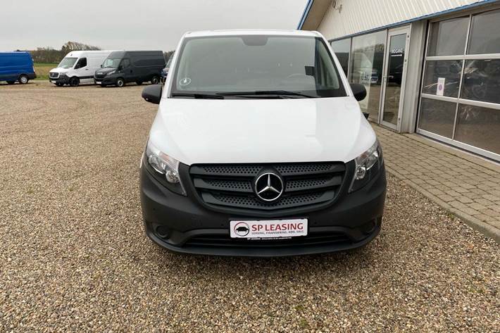 Hvid Mercedes Vito 116 fra 2022