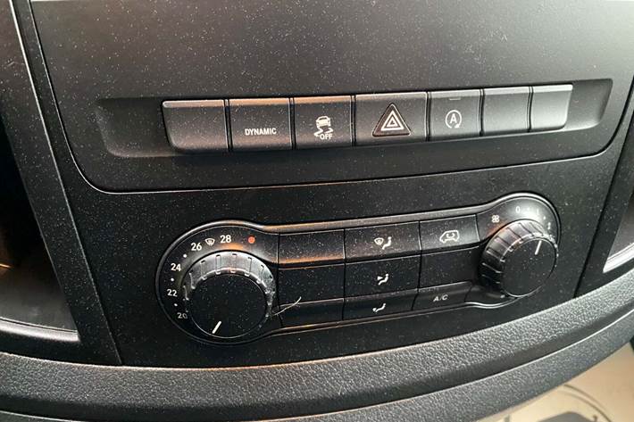 Hvid Mercedes Vito 116 fra 2022