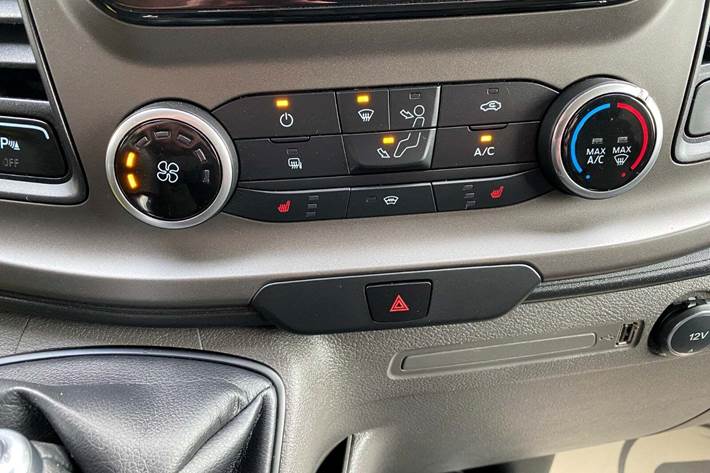 Rød Ford Transit Custom 320S fra 2020