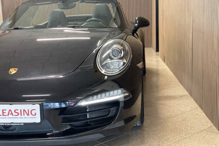 Sort Porsche 911 Carrera 4S fra 2013