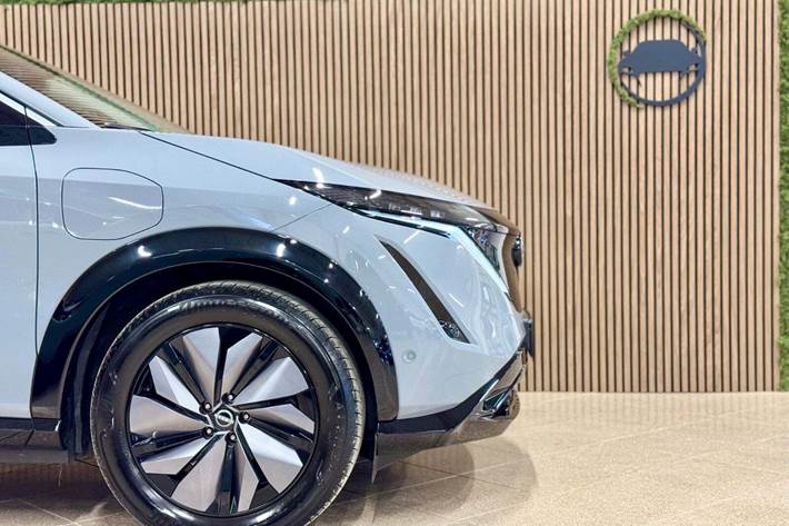 Grå Nissan Ariya fra 2023