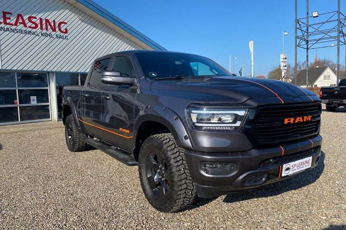 Grå Dodge RAM 1500 fra 2020