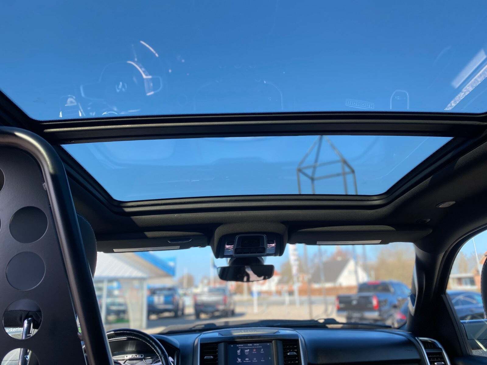 Grå Dodge RAM 1500 fra 2020