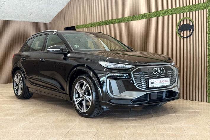 Sort Audi Q6 e-tron fra 2024