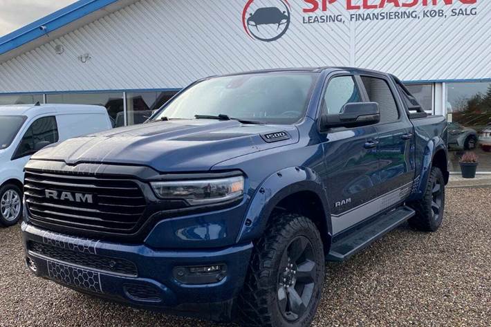 Blå Dodge RAM 1500 fra 2022