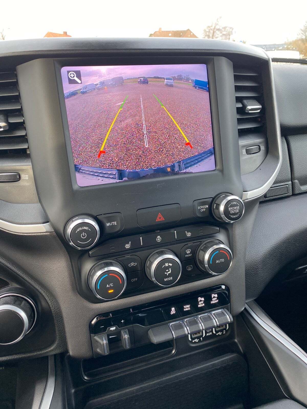 Blå Dodge RAM 1500 fra 2022