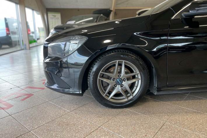Sort Mercedes CLA200 fra 2016