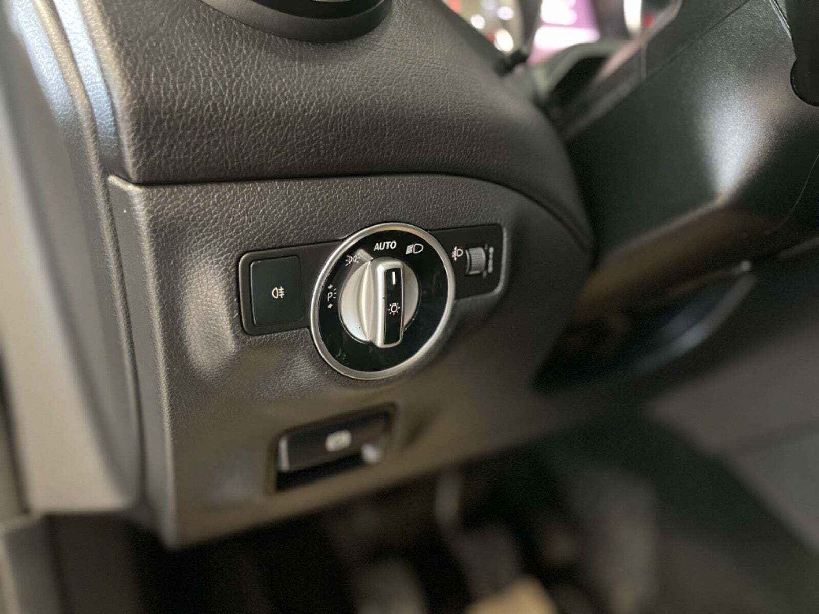 Sort Mercedes CLA200 fra 2016