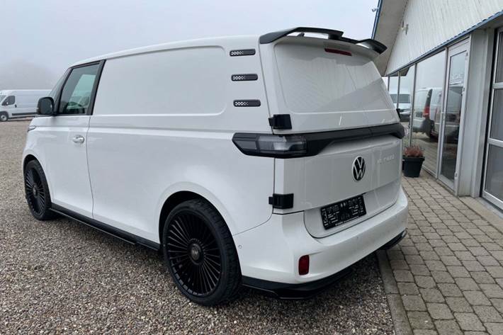 Hvid VW ID.Buzz fra 2024