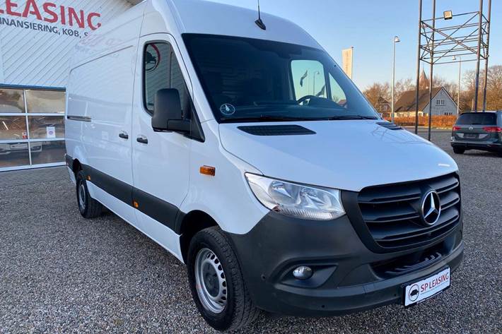Hvid Mercedes Sprinter 317 fra 2024