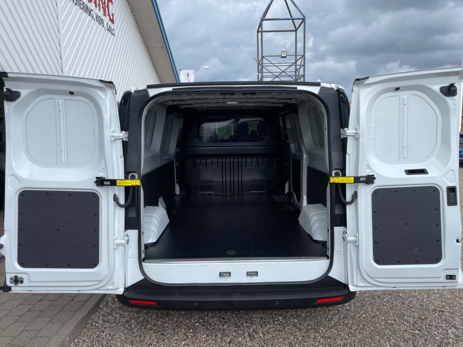 Maxus e-Deliver 7 88 L2H1 Kassevogn