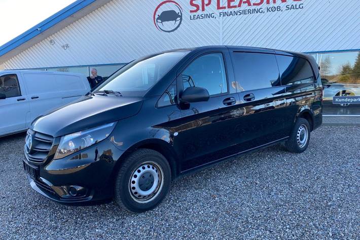 Sort Mercedes Vito 114 fra 2020