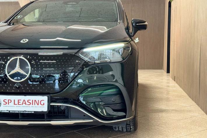 Grøn Mercedes EQE350 SUV fra 2024