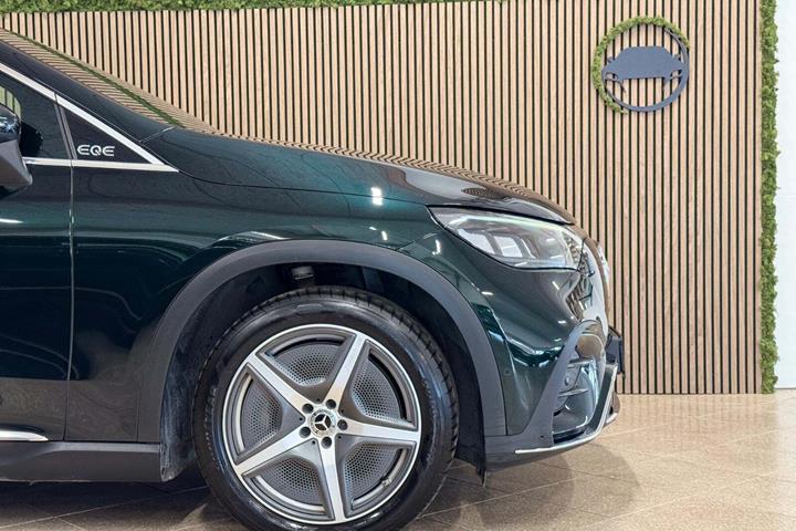 Grøn Mercedes EQE350 SUV fra 2024