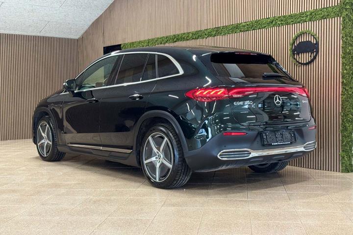 Grøn Mercedes EQE350 SUV fra 2024